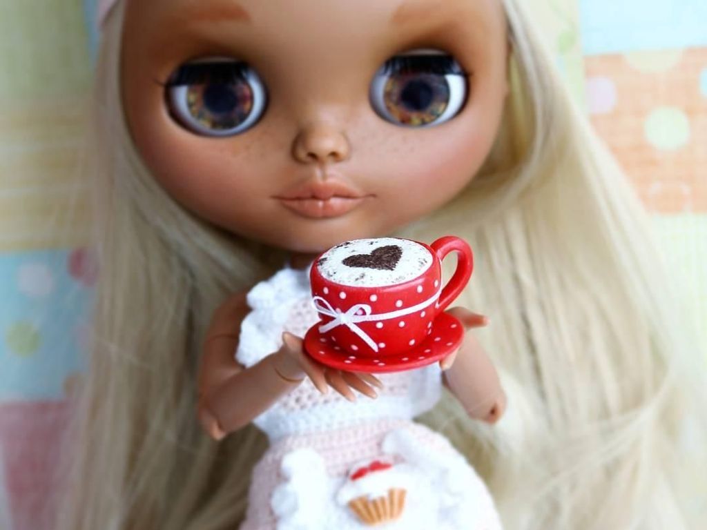 Wouw! 10 Pose Boneka Barbie dengan Miniatur Makanan Ini Bikin Gemas! Wouw! 10 Pose Boneka Barbie dengan Miniatur Makanan Ini Bikin Gemas!