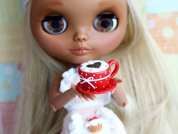 Wouw! 10 Pose Boneka Barbie dengan Miniatur Makanan Ini Bikin Gemas!