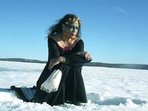 Terlahir Sebagai Pria, Eva Habiskan Ratusan Juta Agar Jadi Naga Betina Terlahir Sebagai Pria, Eva Habiskan Ratusan Juta Agar Jadi Naga Betina