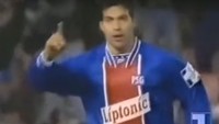 Rai menyusul Valdo Filho bergabung ke PSG pada 1993. Prestasinya Rai lebih mengilap usai menyumbang gelar Piala Winners 1995/1996 dan runner up 1996/1997, Ligue 1 1993/1994, Piala Prancis 1994/1995 dan 1997/1998, Piala Super Prancis 1995, Piala Liga Prancis 1994/1995. (Foto: Screenshots Youtube)