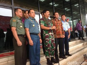 KSAU, KSAL dan Panglima TNI Serahkan SPT Pajak KSAU, KSAL dan Panglima TNI Serahkan SPT Pajak