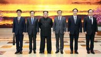 Foto: Momen Bersejarah Kim Jong-Un Temui Pejabat Korsel
