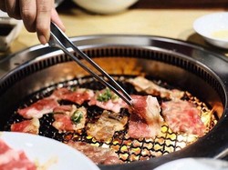 Asyiknya Bersantap dengan Daging Panggangan Sendiri di Restoran Yakiniku