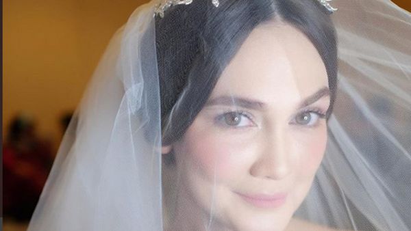 Cantiknya Luna Maya Jadi Pengantin, Makeup Natural Tanpa Bulu Mata Palsu