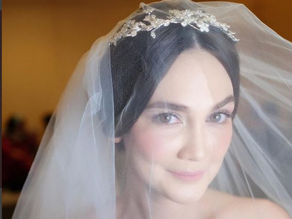 Cantiknya Luna Maya Jadi Pengantin, Makeup Natural Tanpa Bulu Mata Palsu