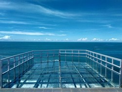 Yang Baru di Gunungkidul, Teras Kaca di Atas Pantai