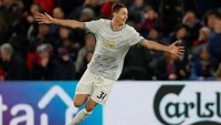 Nama terakhir yang masuk kandidat adalah gelandang Manchester United, Nemanja Matic, yang juga tampil bagus bersama Chelsea dua musim lalu. Penilaian itu diberikan untuk performa pada periode 3 Juli 2017-15 Juli 2018 (Matthew Childs/Action Images via Reuters)