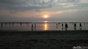 Foto: Sunset Cantik dari Pantai Kuta