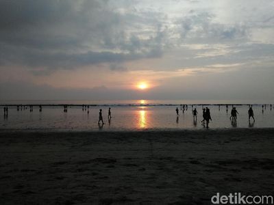 Foto: Sunset Cantik dari Pantai Kuta