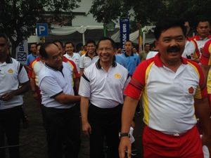 Panglima TNI dan Kapolri Olahraga Bersama di Mabes TNI Panglima TNI dan Kapolri Olahraga Bersama di Mabes TNI