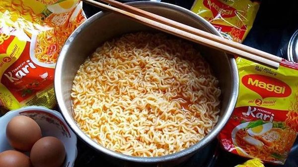 Dijamin Ngiler! Begini 10 Racikan Mie Instan a la Anak Mie Instan