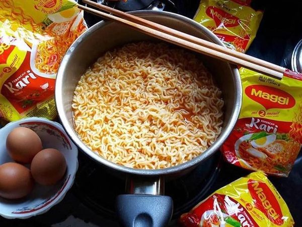 Dijamin Ngiler! Begini 10 Racikan Mie Instan a la Anak Mie Instan