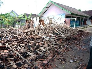 Dua Kelas SD di Bojonegoro Ambruk Diterjang Angin