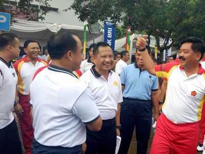 Saat Kapolri dan Panglima TNI Senam Hingga Makan Bubur Bareng