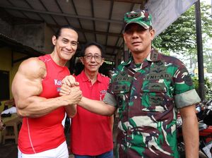 Ade Rai, Kezia Warouw & Pangdam Siliwangi Ajak Bersih-bersih Citarum