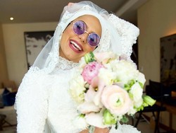 Gerah Ditanya Nikah, Hijabers Ini Menikah Tanpa Pengantin Pria?