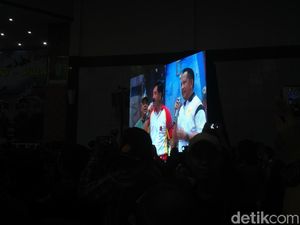 Kompak! Kapolri-Panglima Nyanyi di Mabes TNI Kompak! Kapolri-Panglima Nyanyi di Mabes TNI