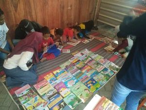 Perpus Trotoar, Penyebar Virus Baca dari Lamongan