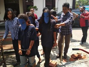 Seperti Apa Kondisi Kejiwaan Anak dan Kerabat yang Gelonggong Ibu?