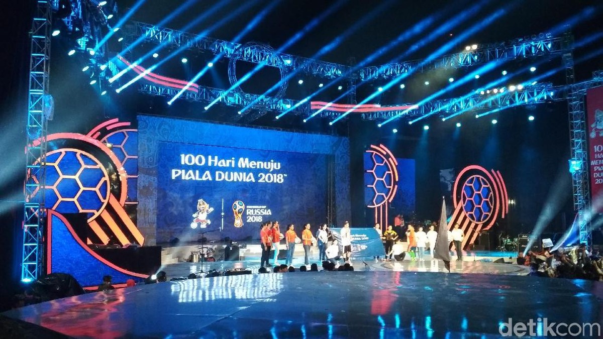 Transmedia menyambut 100 Hari Menuju Piala Dunia 2018. (Foto: Suasana sambut Piala Dunia 2018 / Hanif Hawari)