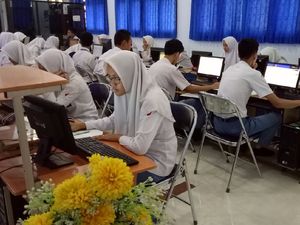 Hadapi Ujian, Siswa Tunanetra Ini Harapkan Ada Penerjemah Soal Hadapi Ujian, Siswa Tunanetra Ini Harapkan Ada Penerjemah Soal