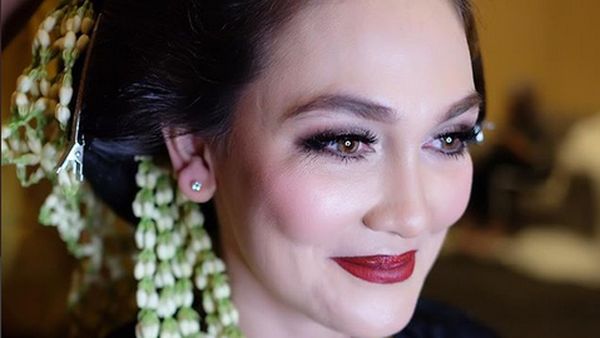 Tampil dengan Riasan Pengantin, Luna Maya Disebut akan Menikah