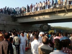 Truk Pembawa Tamu Pernikahan Terjun ke Sungai, 25 Orang Tewas