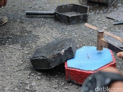 Kodim Garut Sulap Sampah Anorganik Jadi Bata Beton