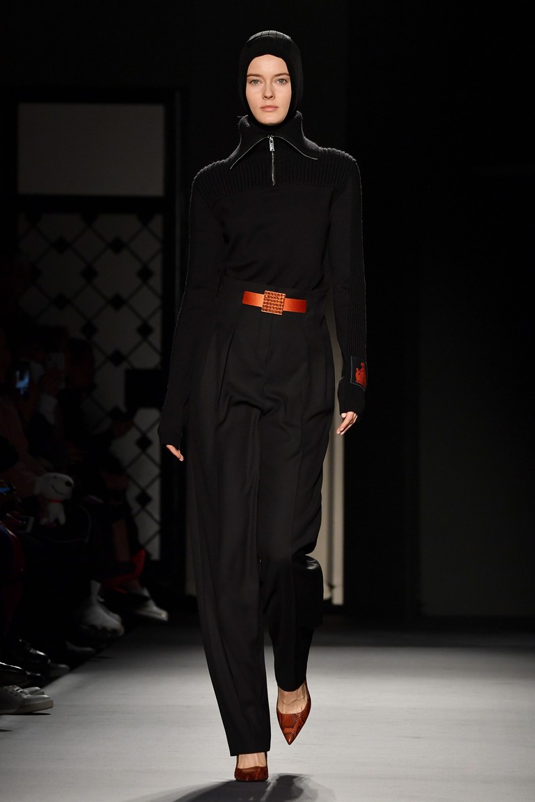 Foto Hijab Buatan Lanvin Yang Mirip Ciput Ninja Di Paris Fashion Week