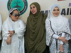Para Artis Lakukan Salawat untuk Cegah Narkoba Para Artis Lakukan Salawat untuk Cegah Narkoba