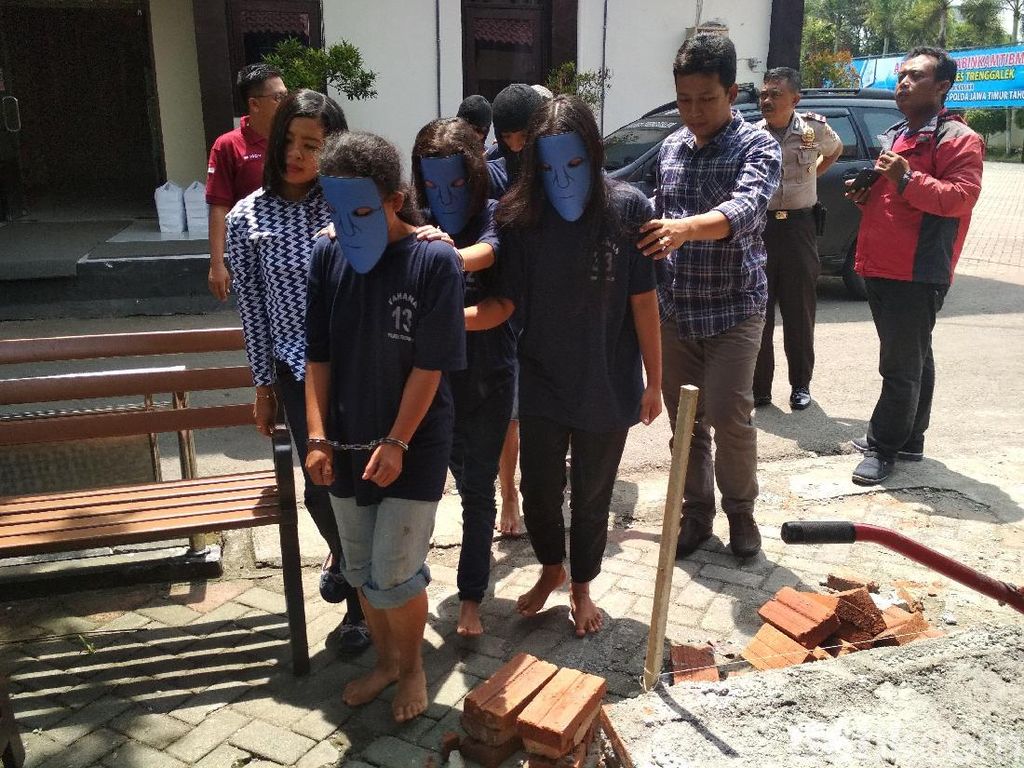 3 Tersangka Baru Kasus Gelonggong Ibu, 1 di Antaranya Suami Korban 3 Tersangka Baru Kasus Gelonggong Ibu, 1 di Antaranya Suami Korban