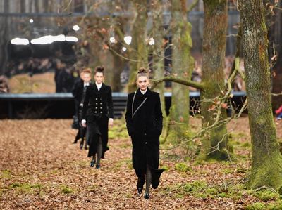 Foto: Chanel Sulap Gedung Bersejarah Jadi Hutan di Musim Dingin