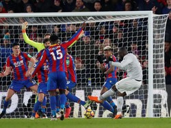 Roy Hodgson Kecewa Berat, tapi Terima Kekalahan Dramatis dari MU