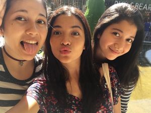 10 Potret Putri Marino dengan 2 Adiknya yang Sama-sama Cantik