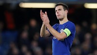 Bek asal Spanyol, Cesar Azpilicueta, juga mendapatkan bayaran yang sama dengan Giroud dan Willian. Gaji per pekannya 120 ribu pound sterling. (Foto: David Klein/Reuters)