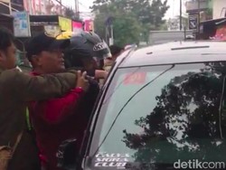 Polisi Tes Urine Pengemudi Mobil Tabrak Lari Pemotor di Bandung