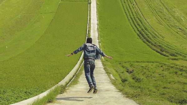 Keren Abis! Ketika Bumi Menjadi Bidang Lengkung