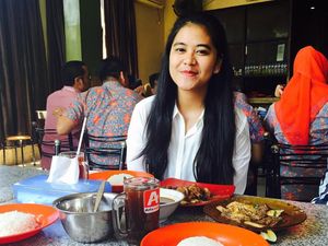 Ini 10 Gaya Putri Presiden Jokowi, Kahiyang Ayu Saat Kulineran