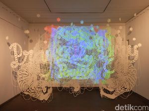 Bukan Kertas Biasa, Seniman Rudy Atjeh Gunakan Kertas Khusus