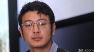 Ditanya Soal Kasusnya, Dimas Anggara Diam dan Tersenyum