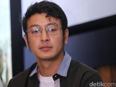 Ditanya Soal Kasusnya, Dimas Anggara Diam dan Tersenyum
