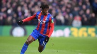 Wilfried Zaha menjadi milik MU pada Januari 2013 setelah bermain 143 untuk Crystal Palace. Zaha cuma bermain empat kali selama berseragam MU. Dia pun akhirnya kembali ke Palace pada musim 2014/2015. (Foto: Mike Hewitt/Getty Images)