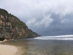 Pantai Ngrumput, Serasa Liburan di Pantai Pribadi