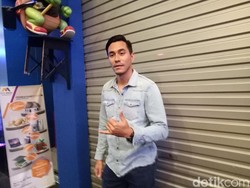 Darius Sinathrya Belajar Logat Sunda untuk Horor Asih