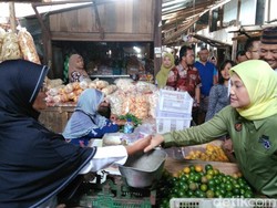 Blusukan ke Pasar Purworejo, Ida Fauziyah: Pasar Itu Saya Banget