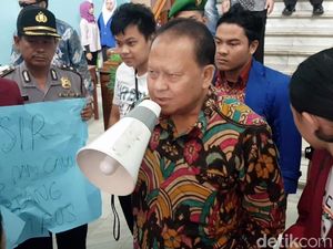 Penjelasan Rektor UMMI Soal Kedatangan Syaikhu Diprotes Mahasiswa Penjelasan Rektor UMMI Soal Kedatangan Syaikhu Diprotes Mahasiswa