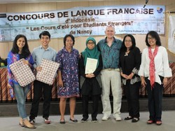 Cerita Gili Meno Antarkan Mahasiswi UI Summercourse di Prancis