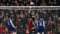 Liverpool nyaris memecah kebuntuan di menit-menit akhir. Namun sundulan Danny Ings bisa ditepis Iker Casillas. Sampai pertandingan tuntas, tak ada gol tercipta. (Foto: Andrew Yates/ REUTERS)