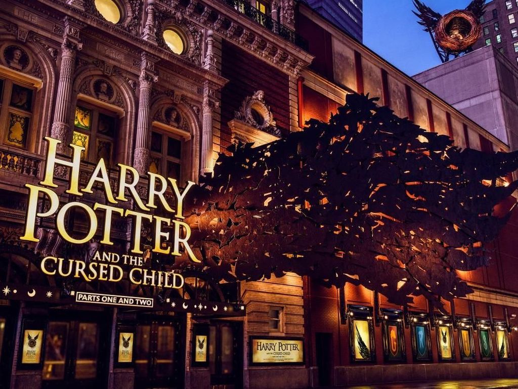 Harry Potter and the Cursed Child Tak Luput dari Corona Harry Potter and the Cursed Child Tak Luput dari Corona