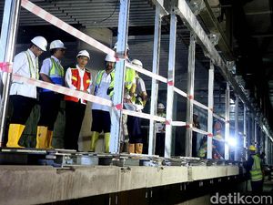 Jokowi Masuk Terowongan Proyek MRT